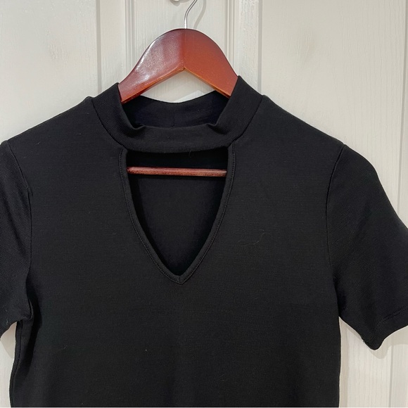 Kismet black short sleeve top open neck size medium - Picture 3 of 7